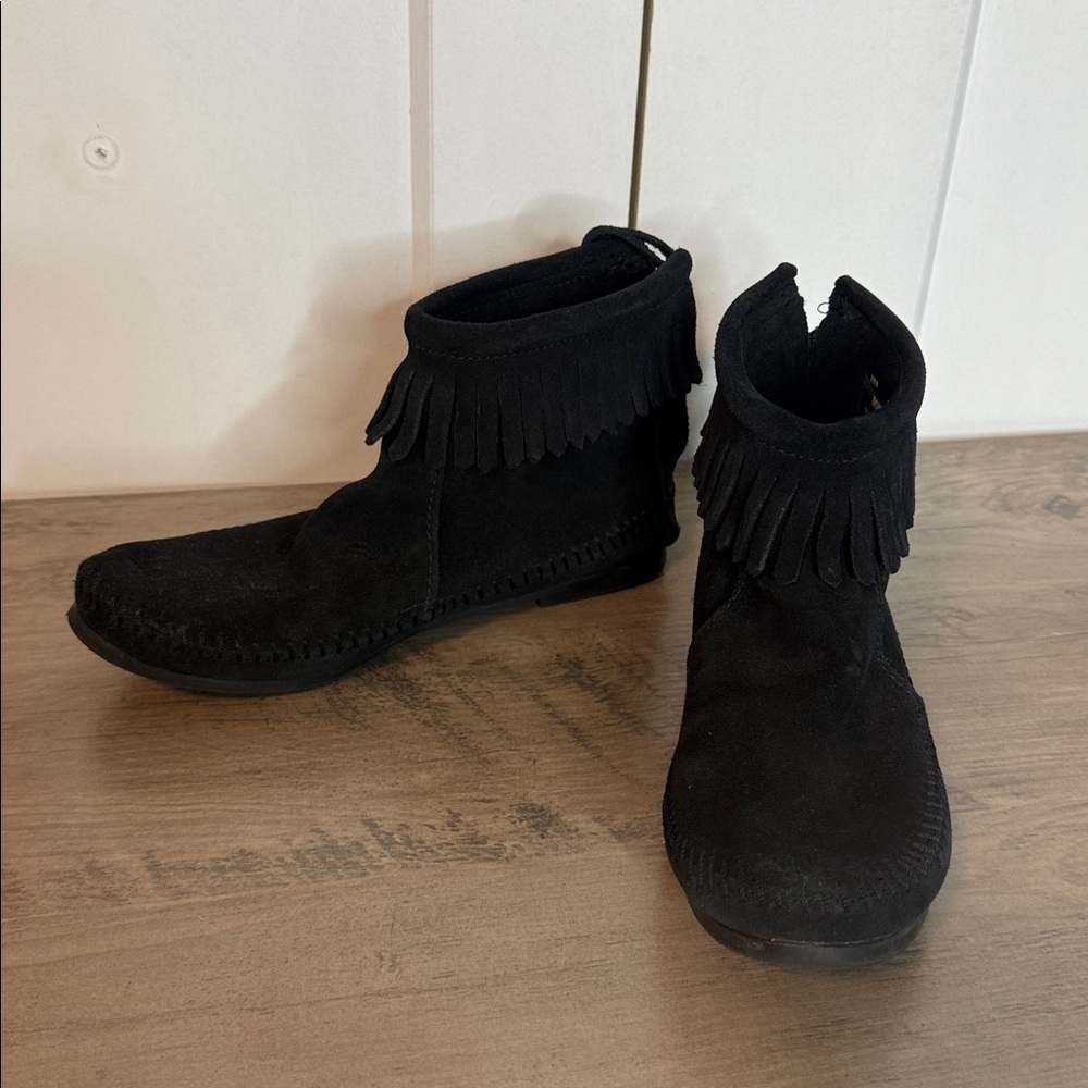 Minnetonka Black Suede leather Fringe Boots mukluks - 6 - Picture 4 of 7